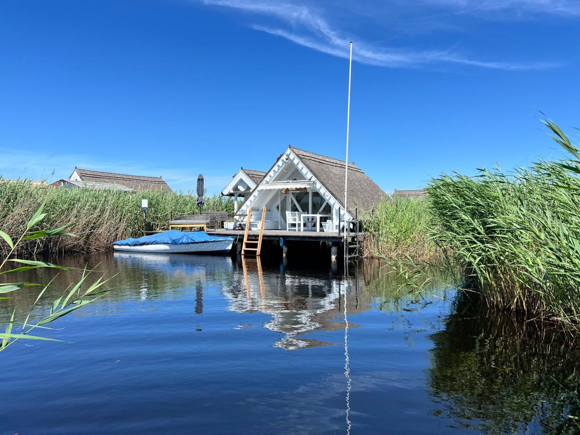 Seehuette Neusiedlersee - Seehaus Inklusive Elektroboot Руст Экстерьер фото