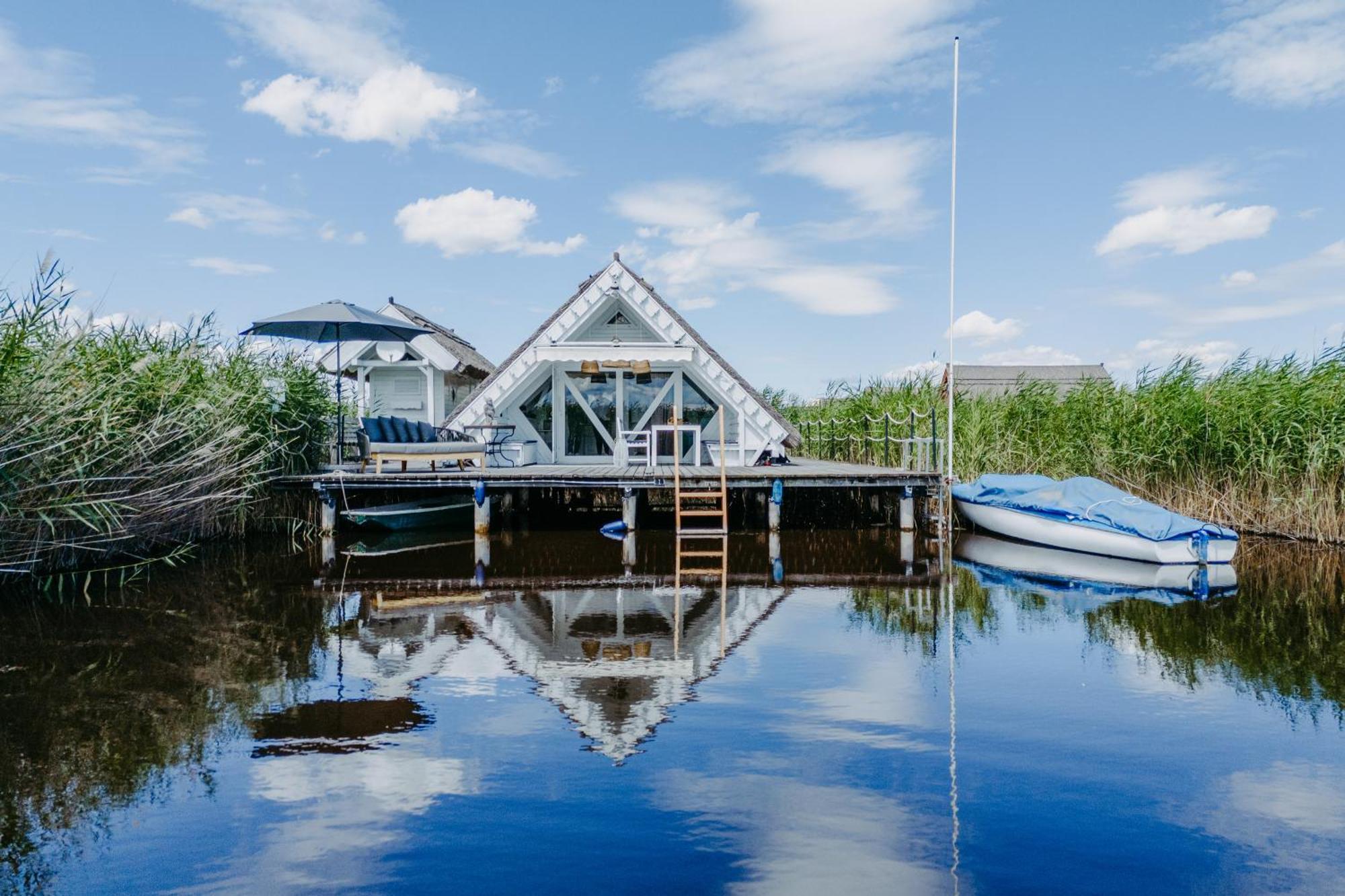 Seehuette Neusiedlersee - Seehaus Inklusive Elektroboot Руст Экстерьер фото