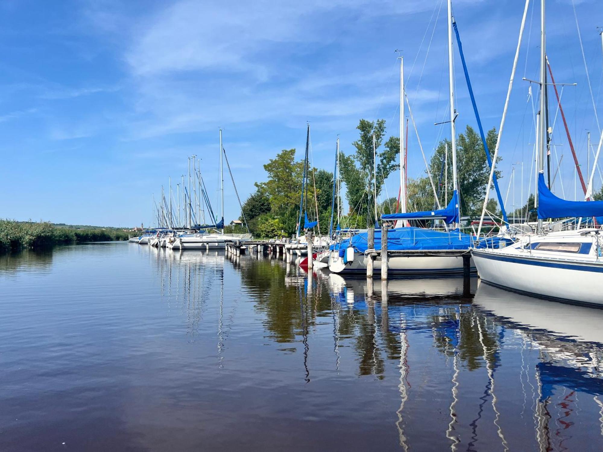 Seehuette Neusiedlersee - Seehaus Inklusive Elektroboot Руст Экстерьер фото